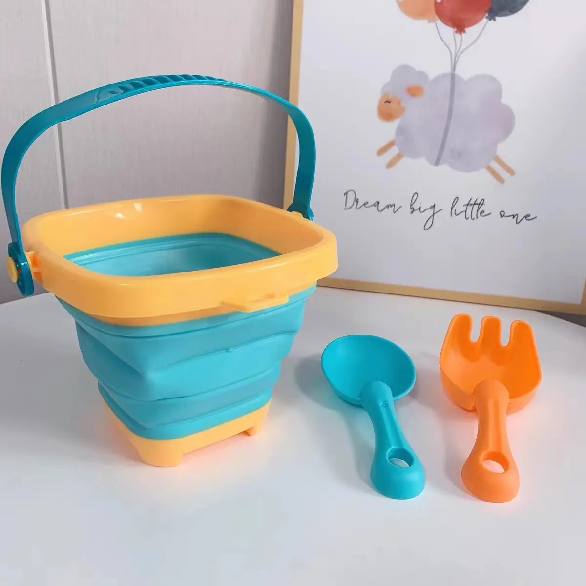 HUAYULEGOU Beach toys, foldable bucket, equipped with a sand shovel, suitable for children's beach toys