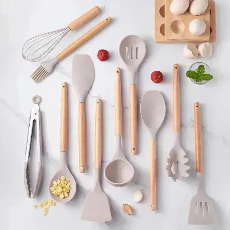 Wooden-Handled Food Grade Silicone Shovel